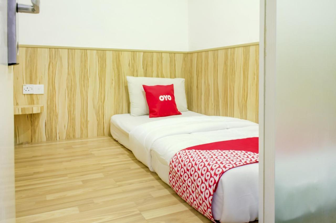 Oyo 90028 Ragula Hotel Johor Bahru Esterno foto