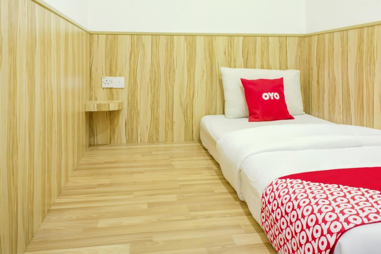 Oyo 90028 Ragula Hotel Johor Bahru Esterno foto